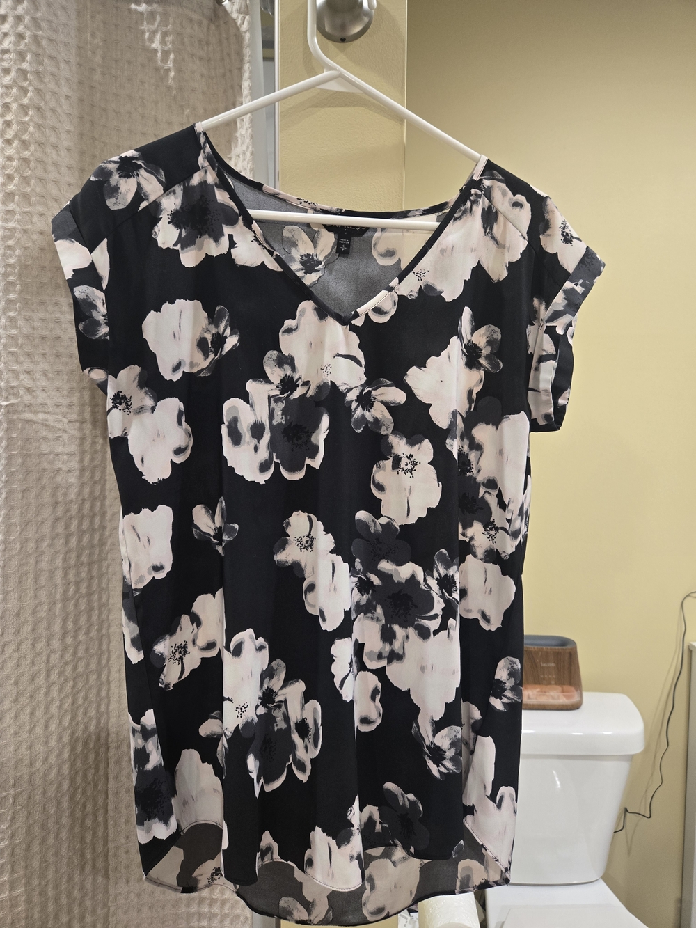 Express Black Floral V-Neck Blouse Size S Business Casual Top